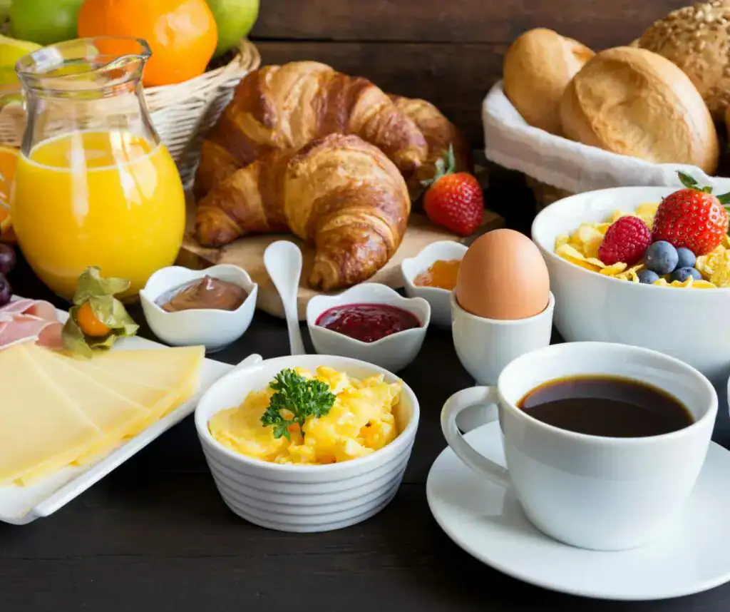 Śniadanie hotelowe w Sopocie